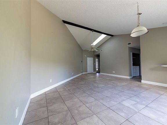 4th image of 232 N Ridgewood Ave E APT 3-A