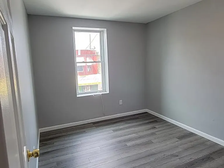 2740 C St — Photo 4