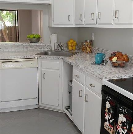 5th image of 207 Village Ln Unit C