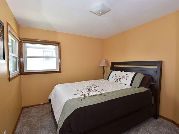 5th image of 4761 N 118th St