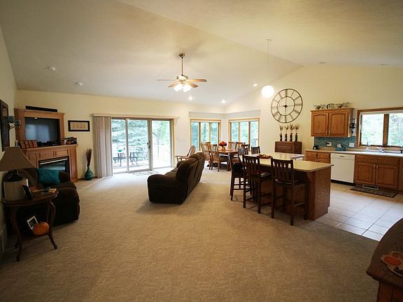 5th image of 213 Emerald Meadows Dr