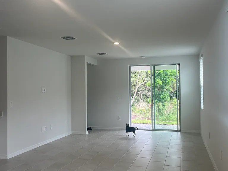 186 Parkhaven Dr — Photo 3