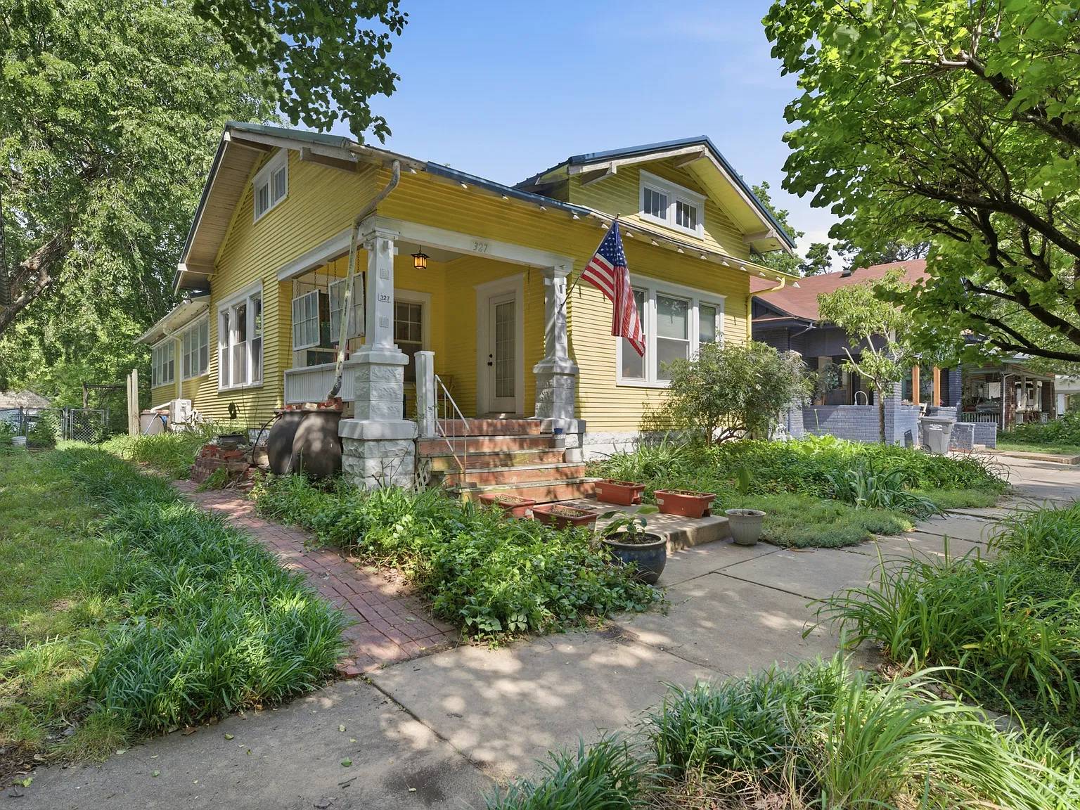 327 N Green St — Photo 1