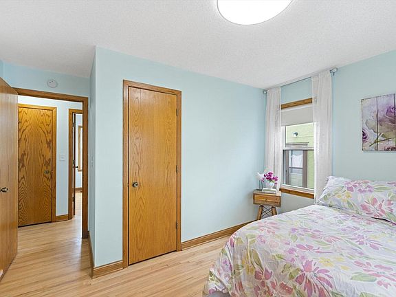 5th image of 2066 Reaney Ave