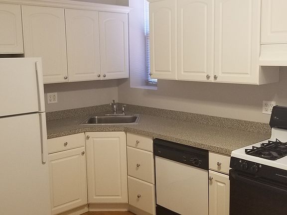 2nd image of 653 W Aldine Ave APT 1