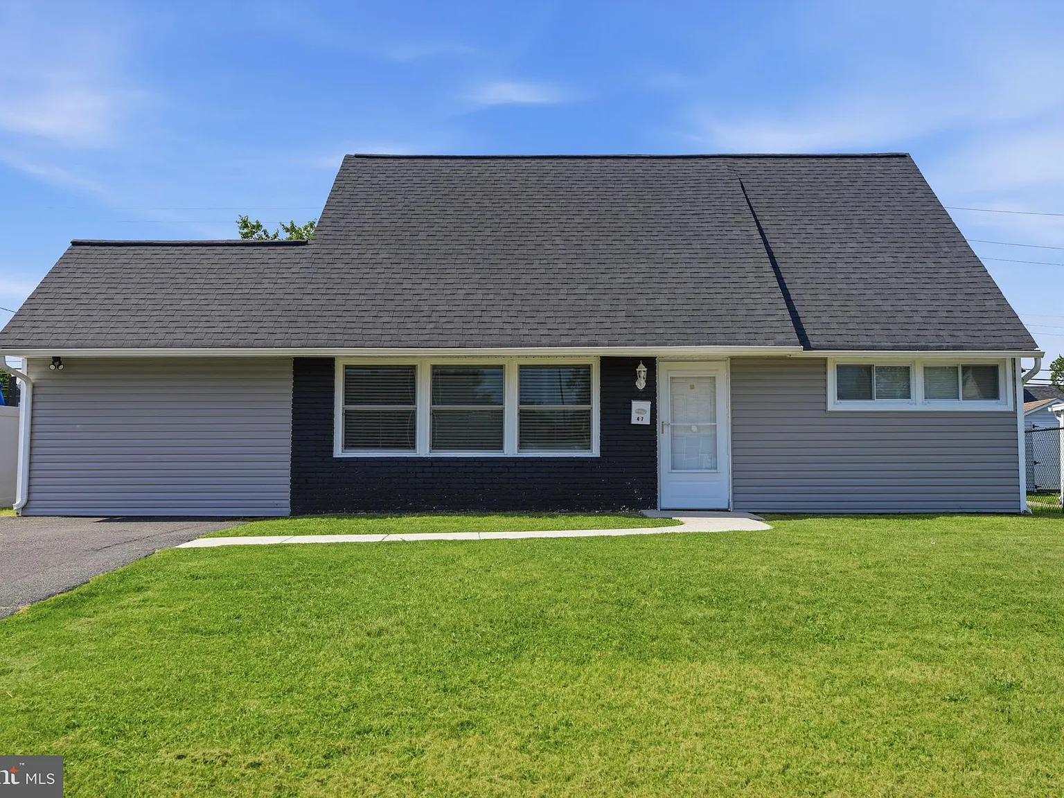 4 bed, 2.0 bath, 1550 sqft, $3,000 — Photo 2