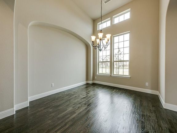 5th image of 345 Redstone Dr