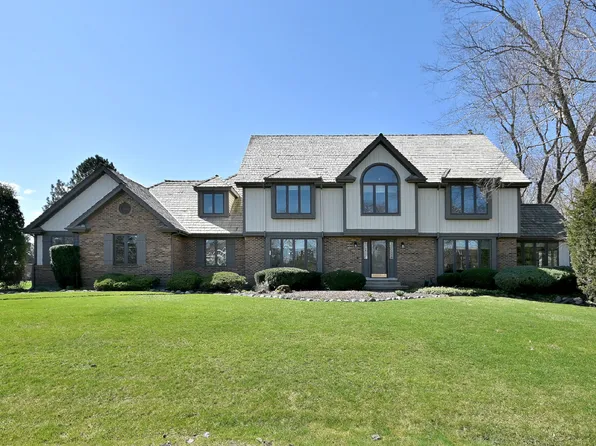 5681 River Park Dr, Libertyville, IL 60048