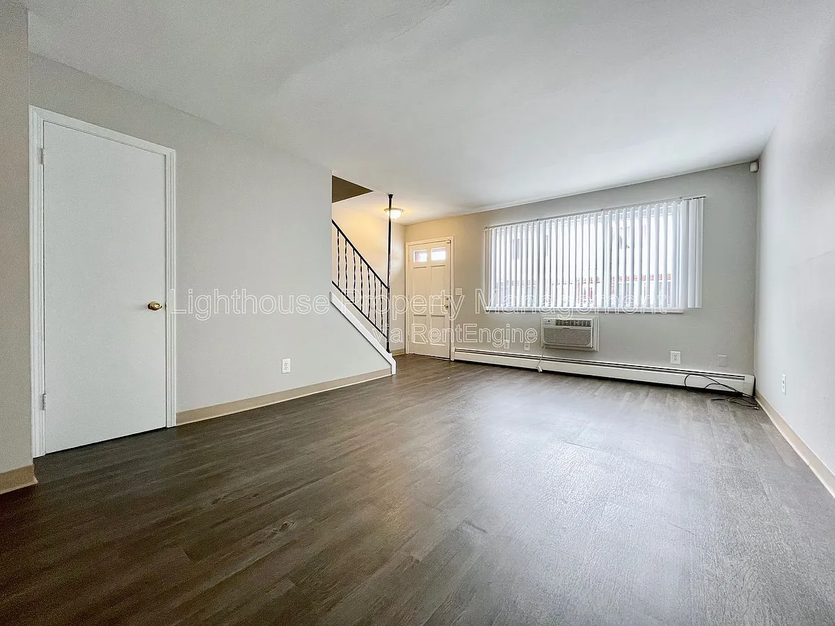 Building Photo - 2855 Taft Ave SW #5