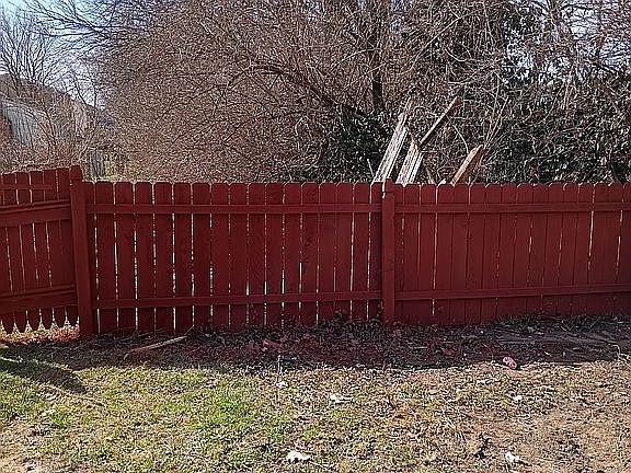 View 2 of fence in backyar