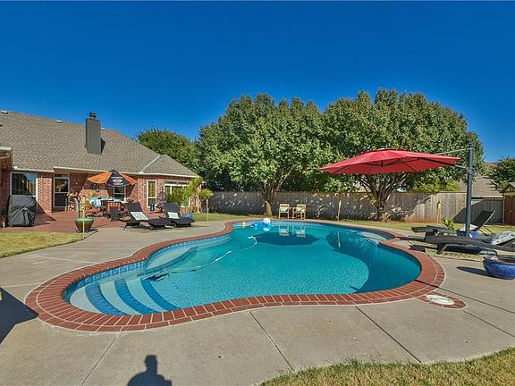 3rd image of 15605 Hyde Parke Dr