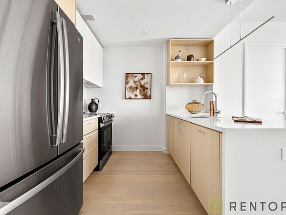 4th image of 555 W 45th St #4L