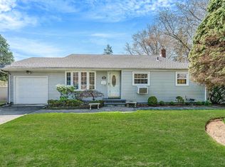 982 Union Blvd, Bay Shore, NY 11706