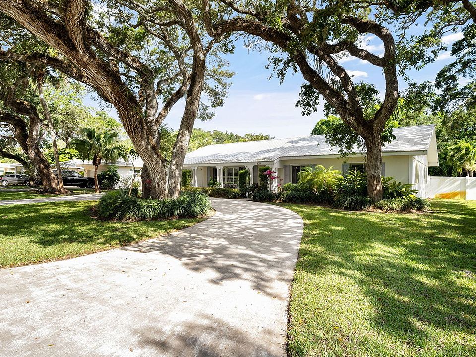 1st image of 635 Honeysuckle Ln