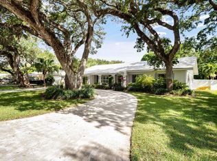 635 Honeysuckle Ln, Vero Beach, FL 32963