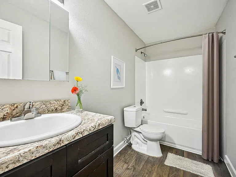 Amber Grove Apartments — Photo 12
