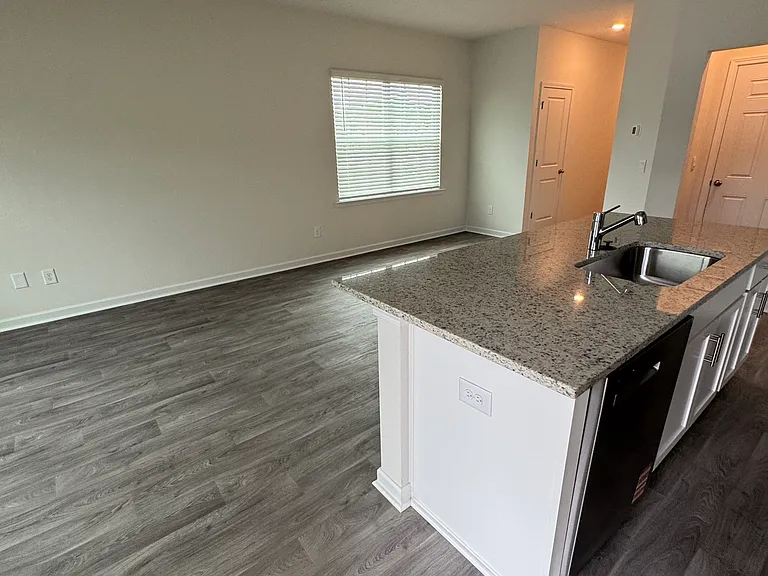 2840 Egert Dr — Photo 8