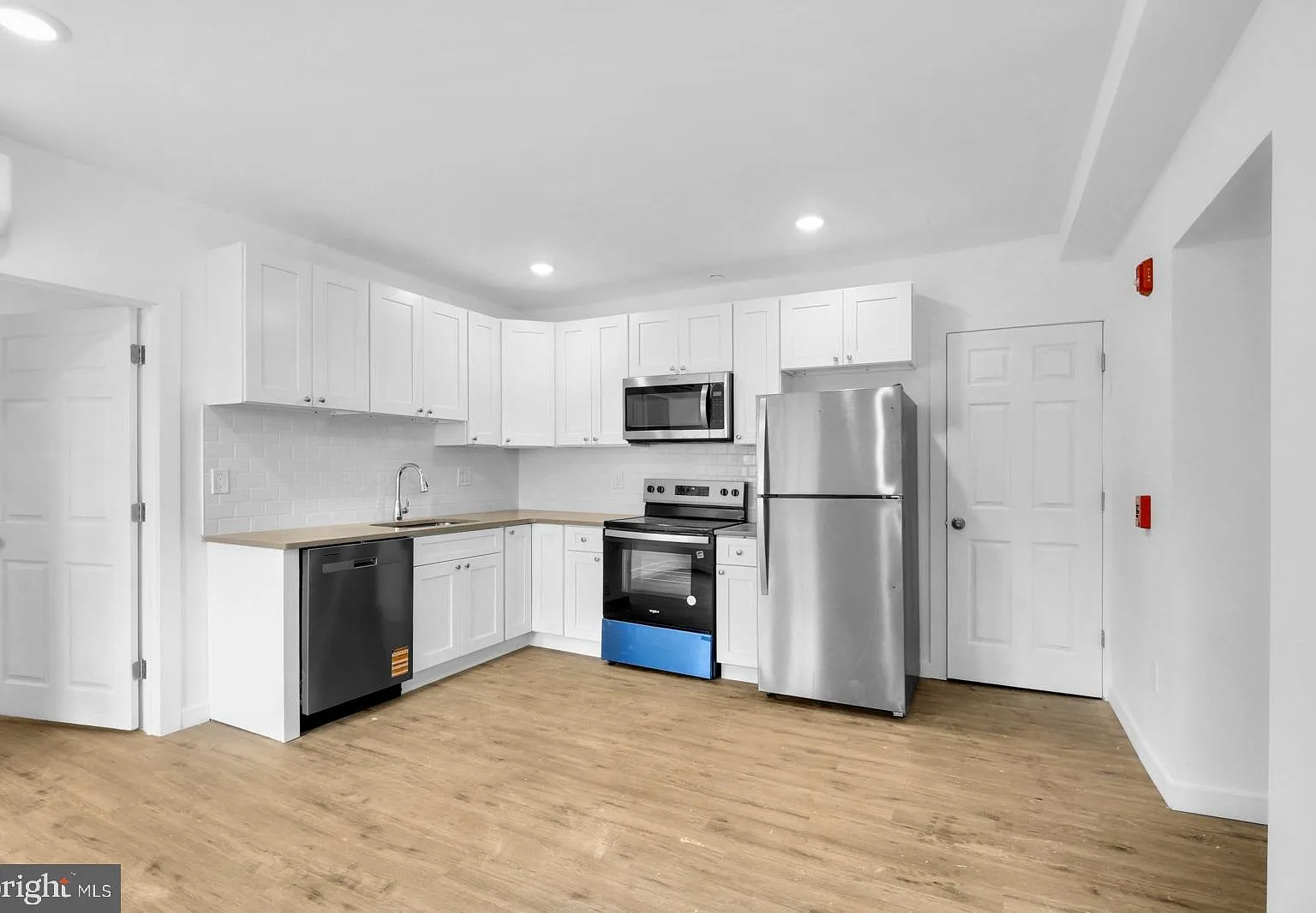 1 bed, 1.0 bath, $1,295 — Photo 4