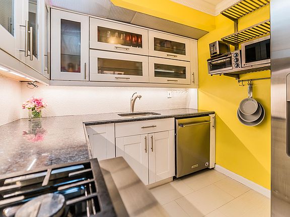 4th image of 3808 147th St APT 6F
