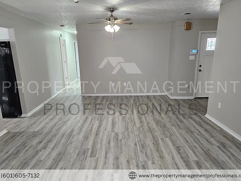 2814 Smith Robinson St — Photo 3
