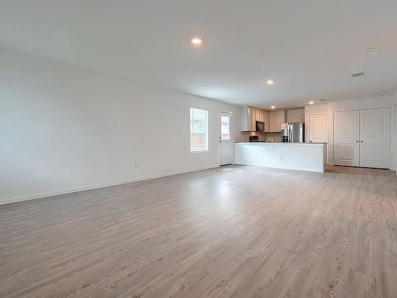 4th image of 4117 Equestrian Dr
