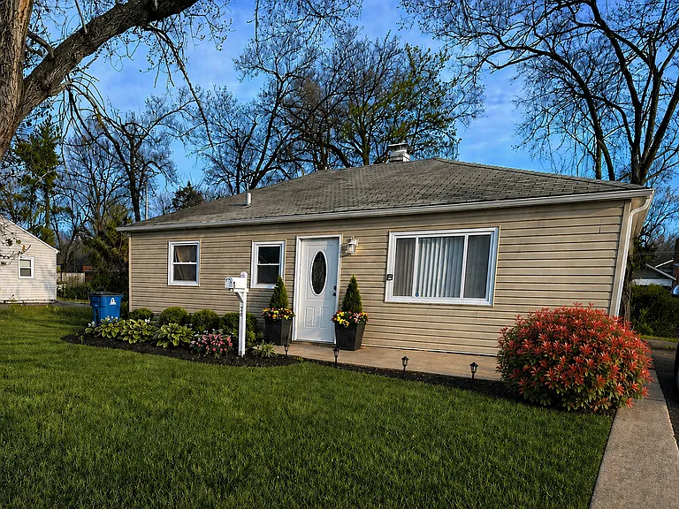 Ai-Staged Front View of Home

DISCLAIMER: This image is intended to show how the space may be furnished or designed and not to be relied upon as the exact depiction of the current condition, layout, or finishes in this home.