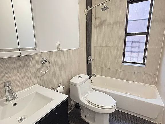 4th image of 3660 Waldo Ave #5HH
