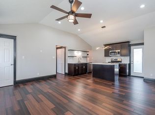 3470 Hunter Dr, North Olmsted, OH 44070