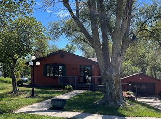 604 Pine St, Macon, MO 63552