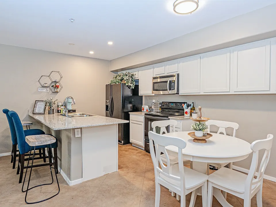 New 2br2ba Kitchen and Dining