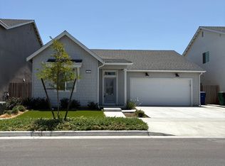 2451 W Hampton Dr, Hanford, CA 93230
