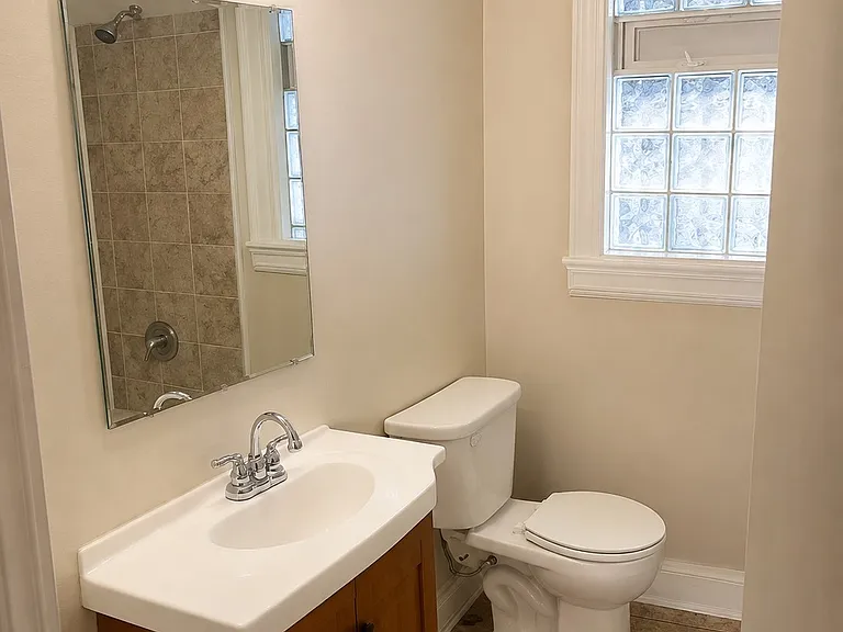 206 Oak St #1A — Photo 6