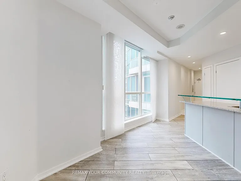 208 Queens Quay St W #2212 — Photo 7