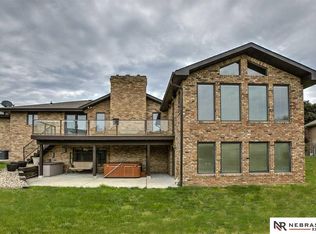 8616 Makaha Cir, Papillion, NE 68046