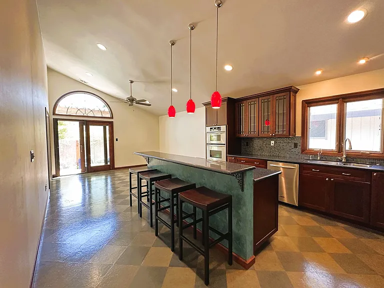 1413 Magnolia Ave — Photo 4