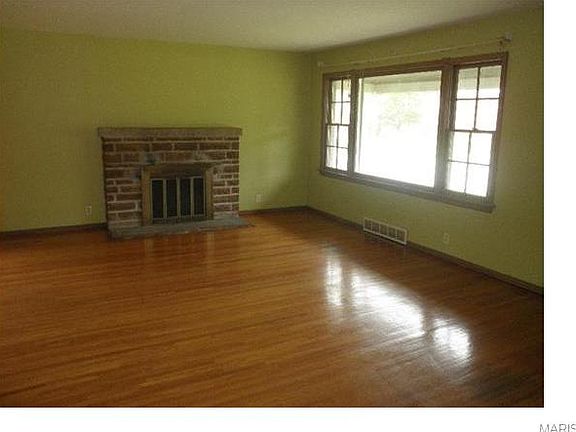 4th image of 3599 Eminence Blvd