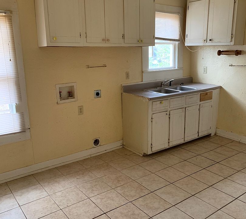 2nd image of 1542 Lash St