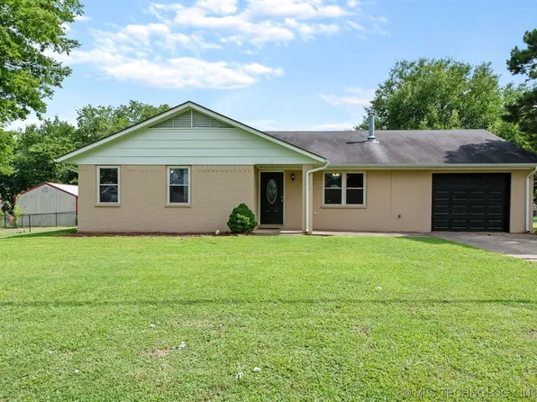 602 NE 9th St, Wagoner, OK 74467