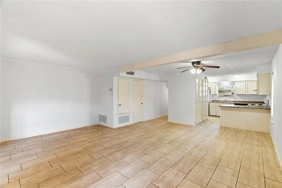 3 bed, 2.5 bath, 1360 sqft, $1,650 — Photo 2