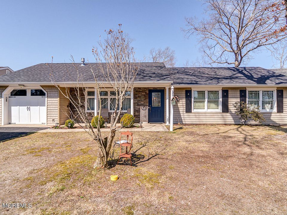 1st image of 411 Brentwood Place