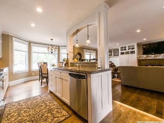 3rd image of 11573 S Oakshire Ln