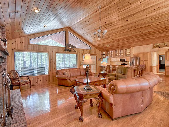 4th image of 7686 Tall Pine Dr