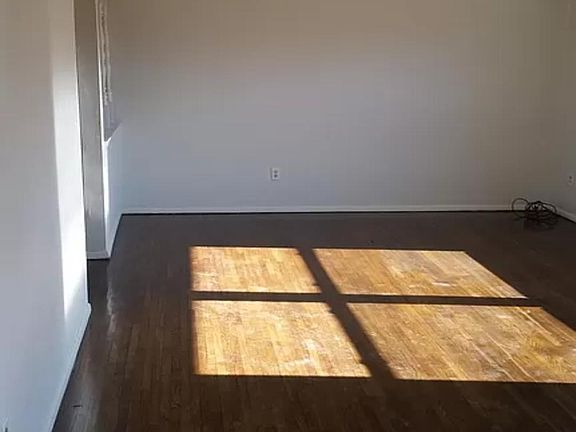 4th image of 901 Birmingham Ave