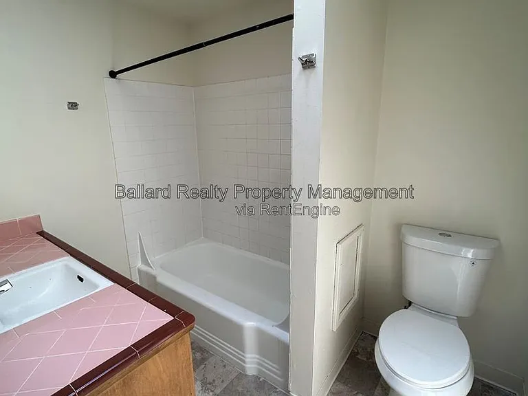 1802 NW 89th St — Photo 9