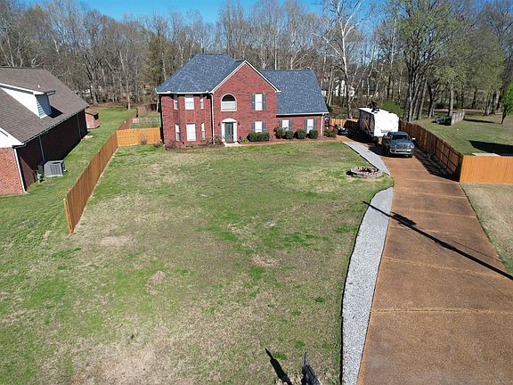 5th image of 30 Woodmont Dr