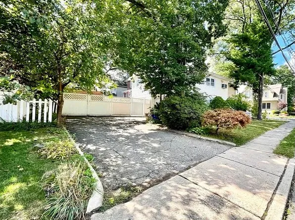 (undisclosed Address), Fort Lee, NJ 07024