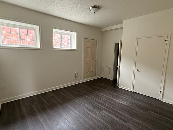 2nd image of 21 Washington Ave #21