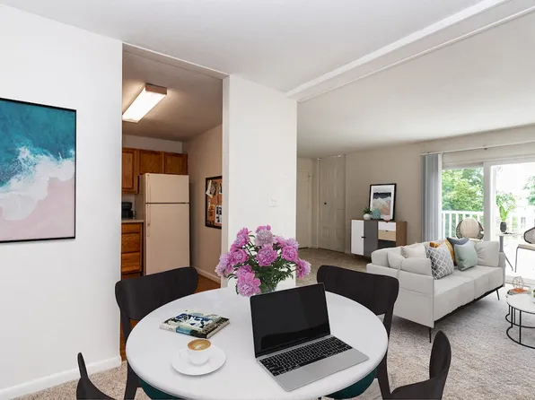 Rolling Green Apartments