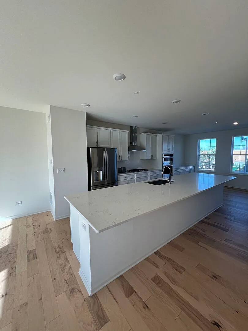 3 bed, 4.0 bath, 2242 sqft, $3,750 — Photo 2