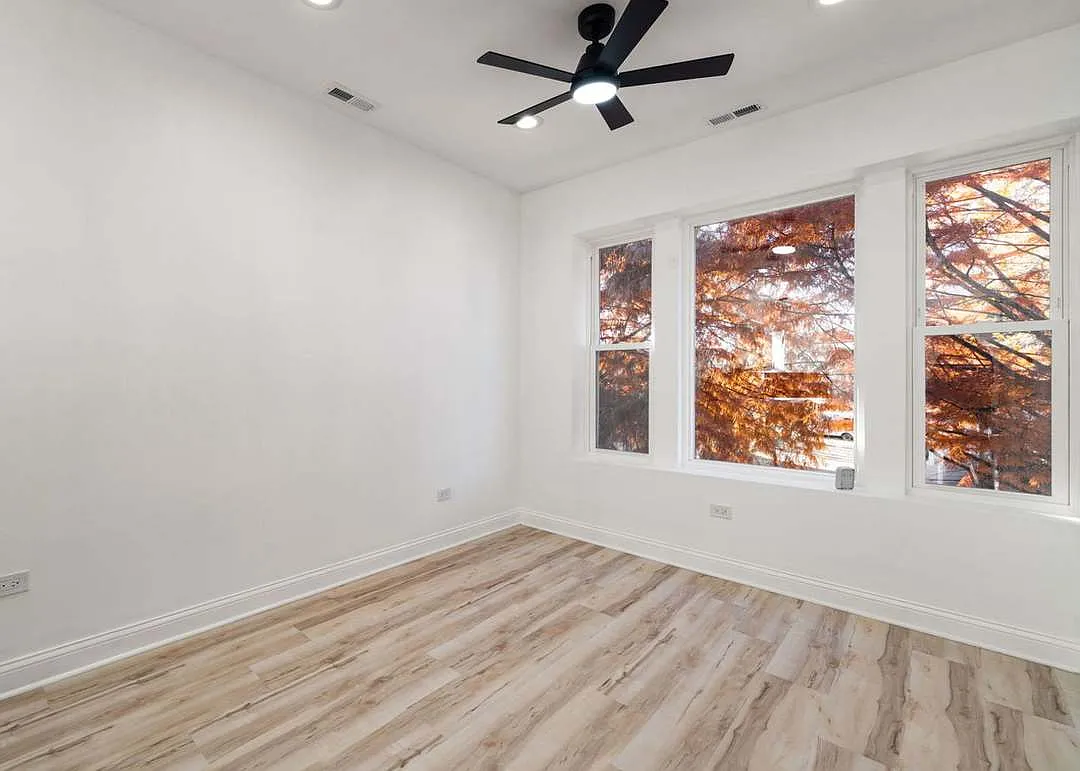 3 bed, $2,000 — Photo 3